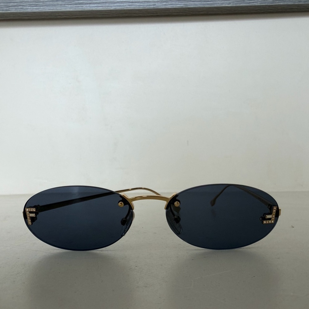 AUTHENTIC Fendi Frameless Oval sunglasses